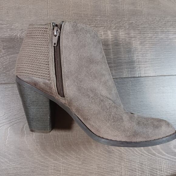 Carlos Santana Almond Toe Booties - Picture 7 of 8